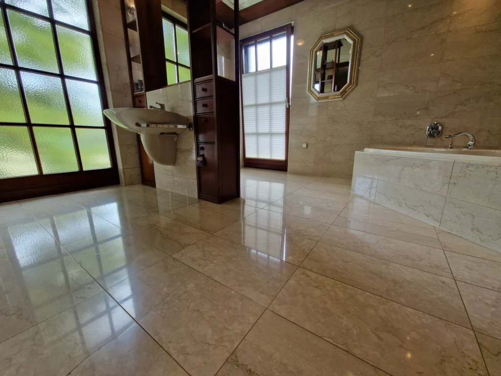 Schleifen Marmor Naturstein mit Diamantpads