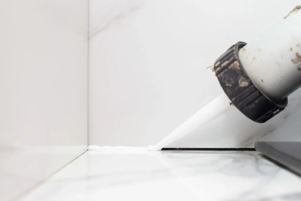 Silikonfugen herstellen erneuern