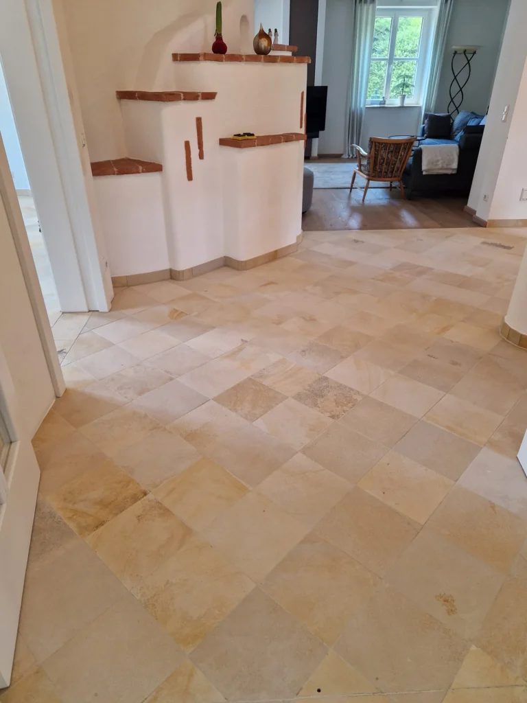 Tiefengrundreinigung von Solnhofener Naturstein