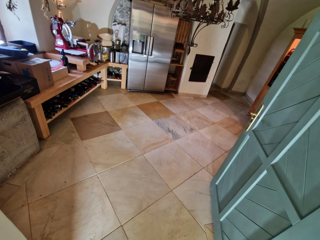 Tiefengrundreinigung von Sandstein