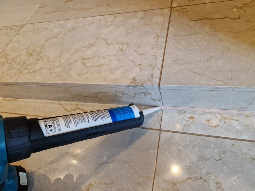 Silikonfugen herstellen erneuern